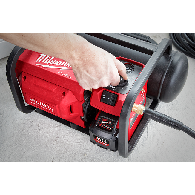 Milwaukee Compresseur sans fil M18 Fuel S&eacute;rie Red Li-Ion | M18 FAC-0