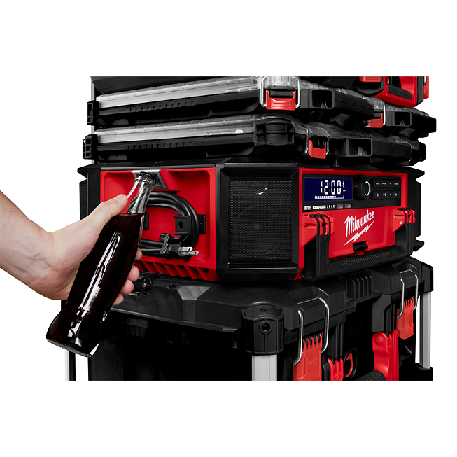 Milwaukee Batterie secteur/radio M18 Packout Red Li-Ion avec fonction de charge | M18 PRCDAB+-0